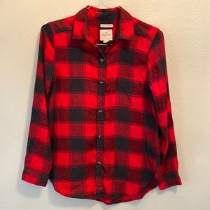 American Eagle red and black plaid flannel women’s size small button down shirt